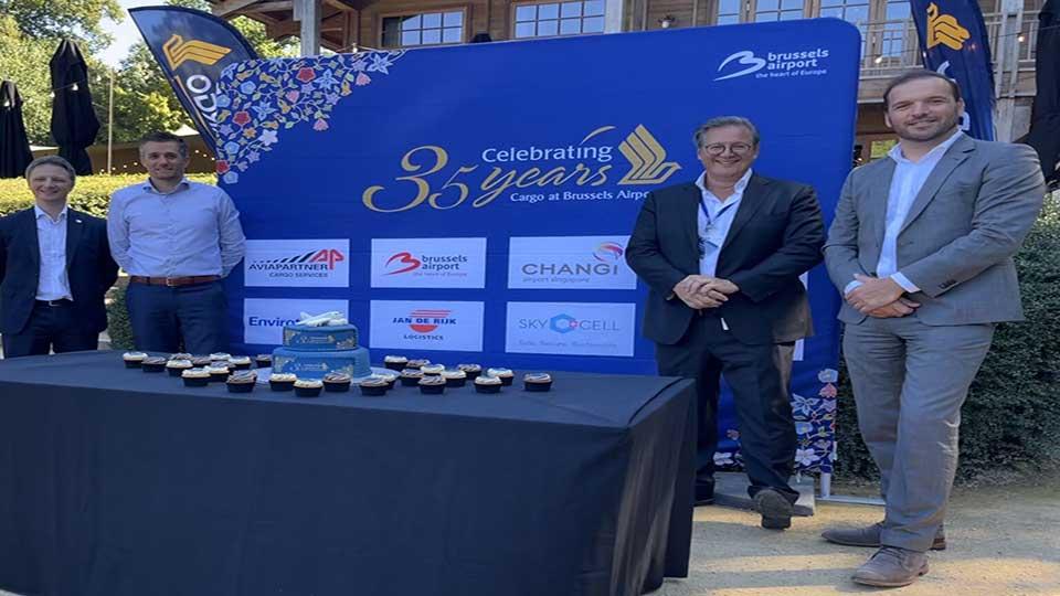 Brussels Airport honours SIA’s 35th year of cargo operations