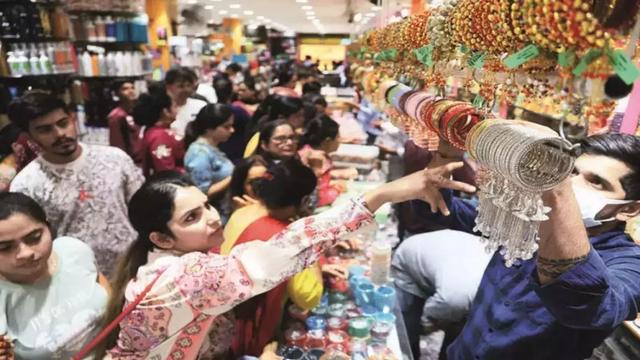 উৎসবকেন্দ্রিক বিক্রি বাড়ায় উজ্জীবিত ভারতীয় অর্থনীতি