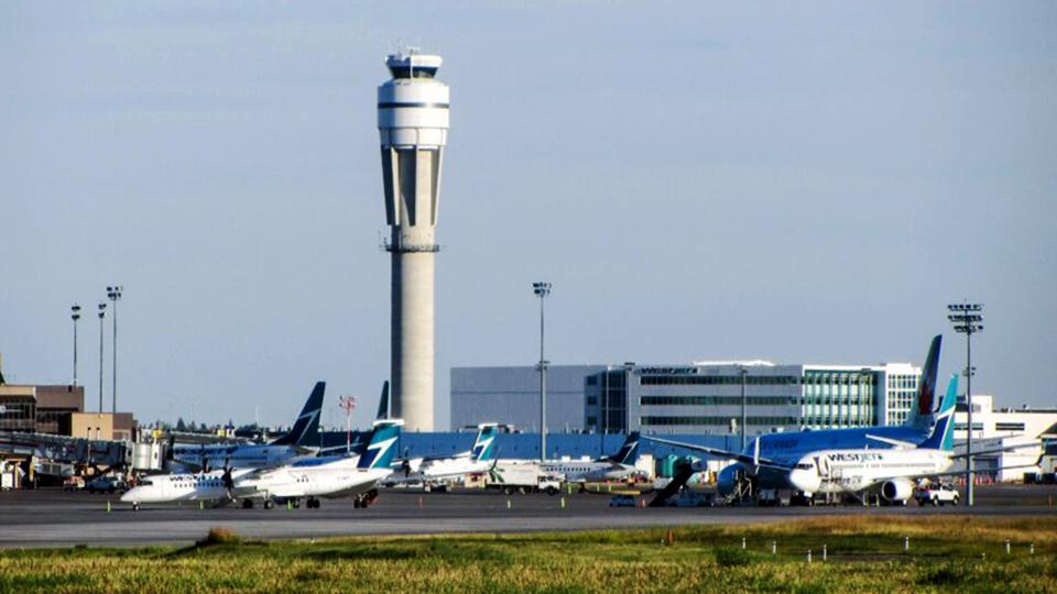 Canada directs carriers to compensate passengers for flight disruptions