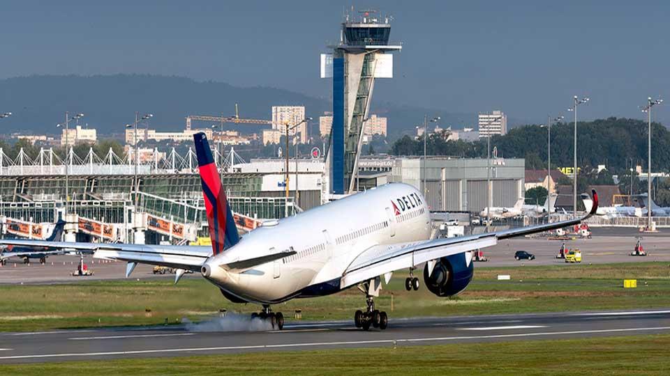 Delta flight hits severe turbulence - 11 hospitalised