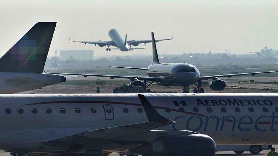Man opens emergency exit and walks onto aircraft's wing in Mexico airport