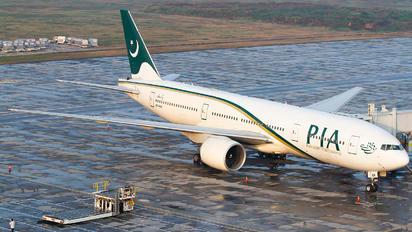 Covid-19: Pakistan drops air travel face mask mandate