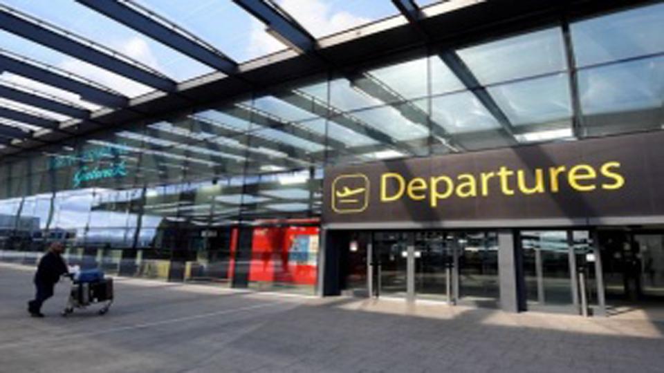 Gatwick completes its main runway resurfacing works
