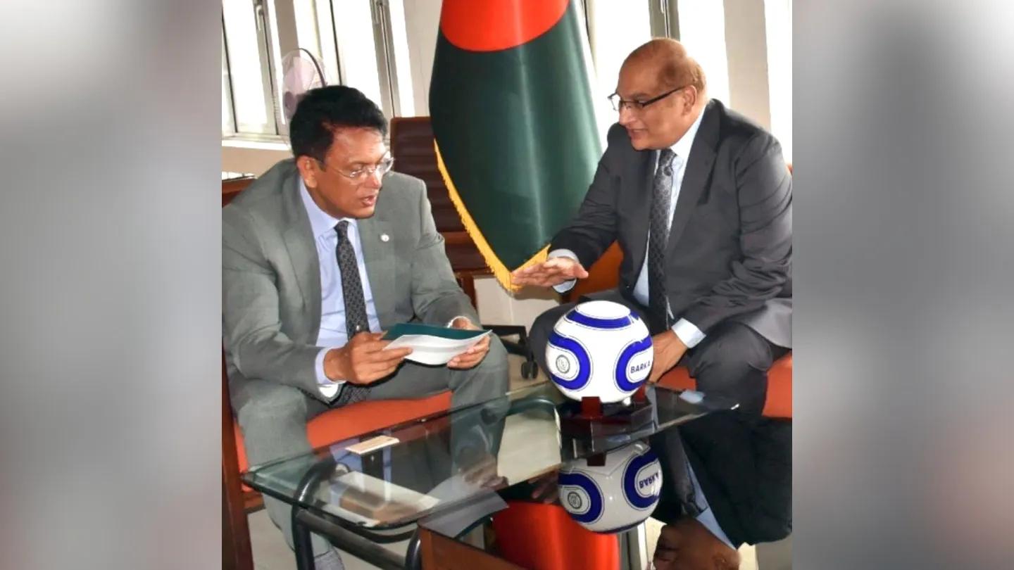 Pakistan envoy gives 1,000 footballs to Bangladeshi schools