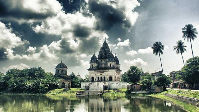 পর্যটক টানছে ইতিহাস ও ঐতিহ্যমণ্ডিত ‘পুঠিয়া রাজবাড়ি’