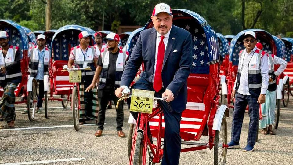 Special rickshaws hit Dhaka streets to celebrate America’s 250th anniversary