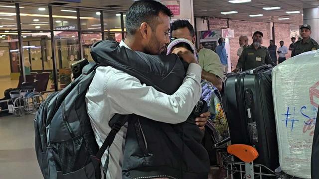 ঢাকায় ফিরলেন দুবাইয়ে আটকে পড়া ১৮৯ বাংলাদেশি
