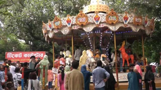 টানা ছুটিতে বিনোদন কেন্দ্রে বাঁধভাঙা উচ্ছ্বাস