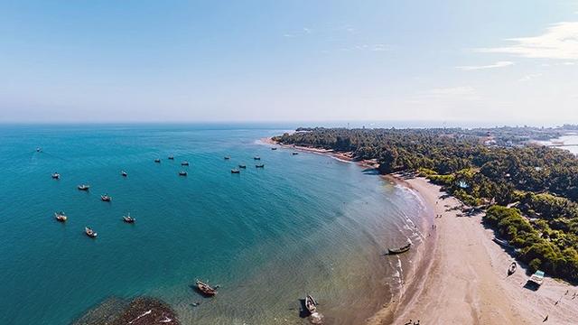 সেন্টমার্টিনে আটকা সাড়ে তিন শতাধিক পর্যটক, নিত্যপণ্যের সংকট