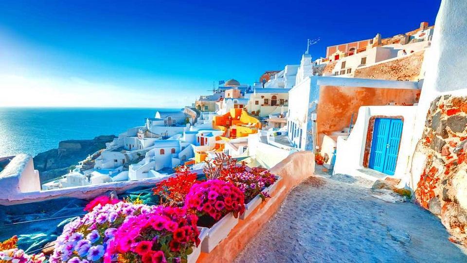 Greece tourism sector bouncing back to pre-pandemic levels
