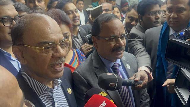 বিমানমন্ত্রী ফারুক খান : যাত্রীসেবা ও লাগেজ হ্যান্ডেলিংয়ে উন্নতির চেষ্টা করবো