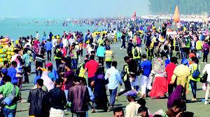 কক্সবাজার সমুদ্র সৈকতে পর্যটকের ঢল