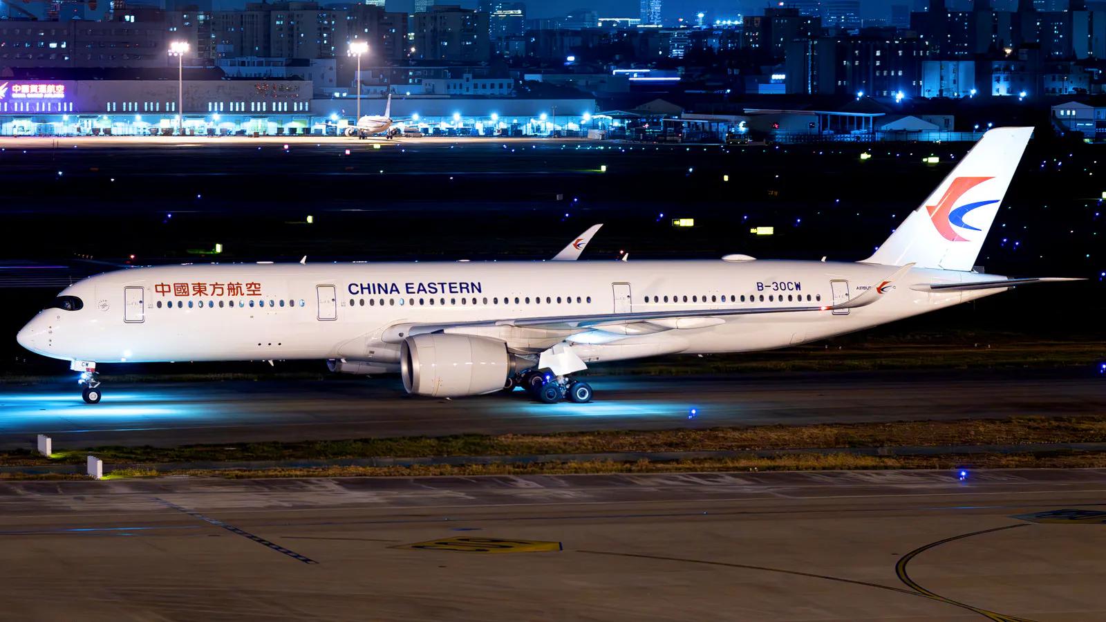 Police recall plane, arrest 3 at Changi after MBS hotel robbery