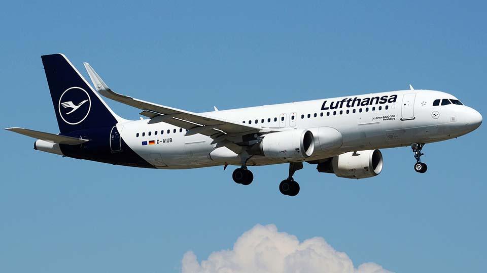 Lufthansa plans another airline to cut costs