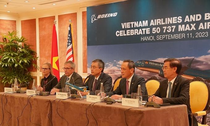 Vietnam Airlines bids $10b for 50 Boeings