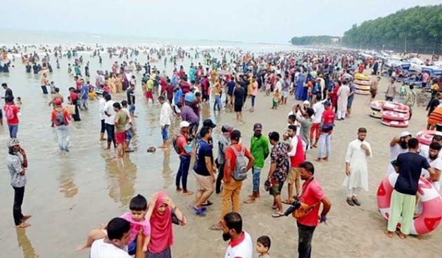 স্বরূপে কক্সবাজার, পর্যটকের ঢল